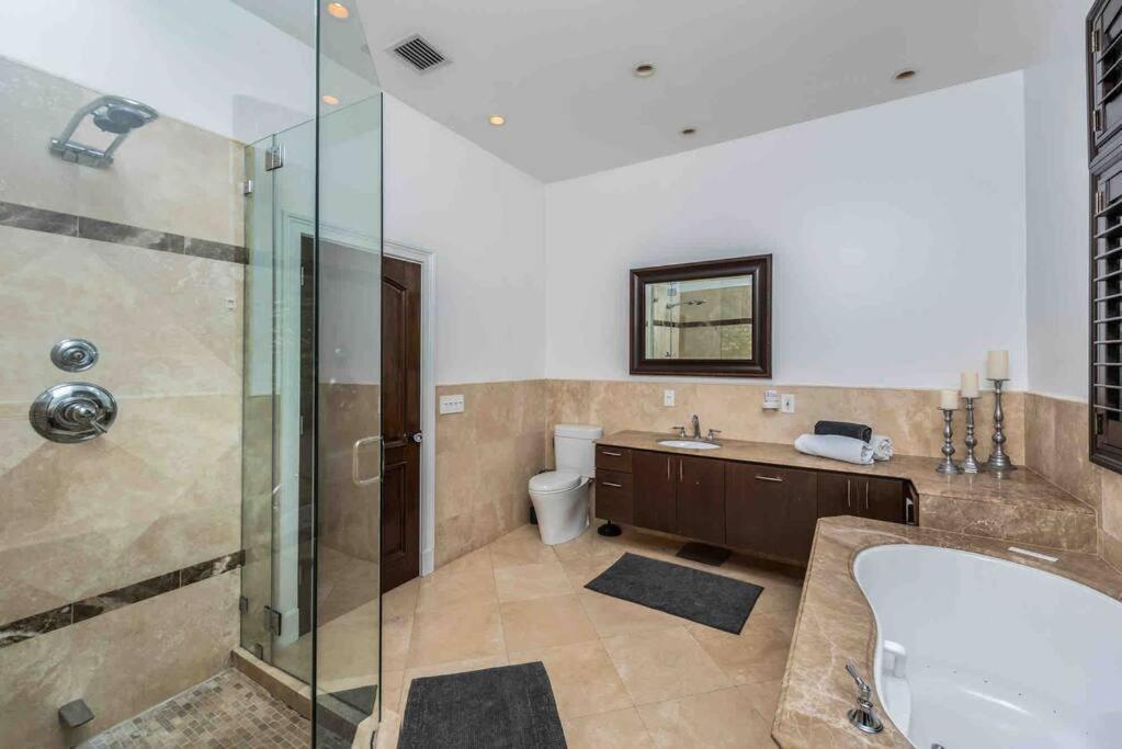 Ferienhaus Sleeps 18 In Shores With Movie Theater / Pool / Jacuzzi Miami