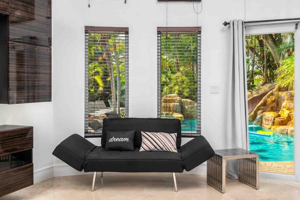 Ferienhaus Sleeps 18 In Shores With Movie Theater / Pool / Jacuzzi Miami