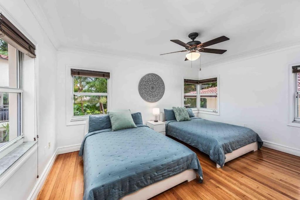 Ferienhaus Sleeps 18 In Shores With Movie Theater / Pool / Jacuzzi *
