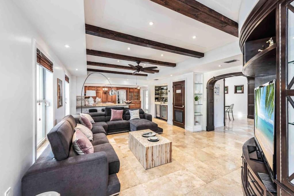 Ferienhaus Sleeps 18 In Shores With Movie Theater / Pool / Jacuzzi