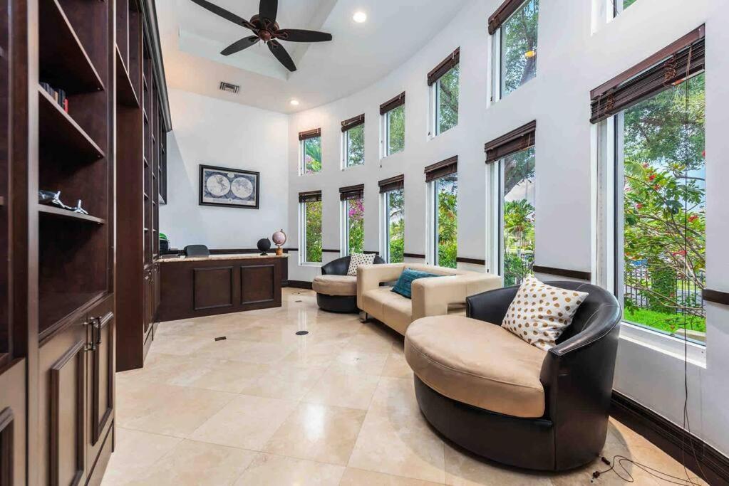 Ferienhaus Sleeps 18 In Shores With Movie Theater / Pool / Jacuzzi *