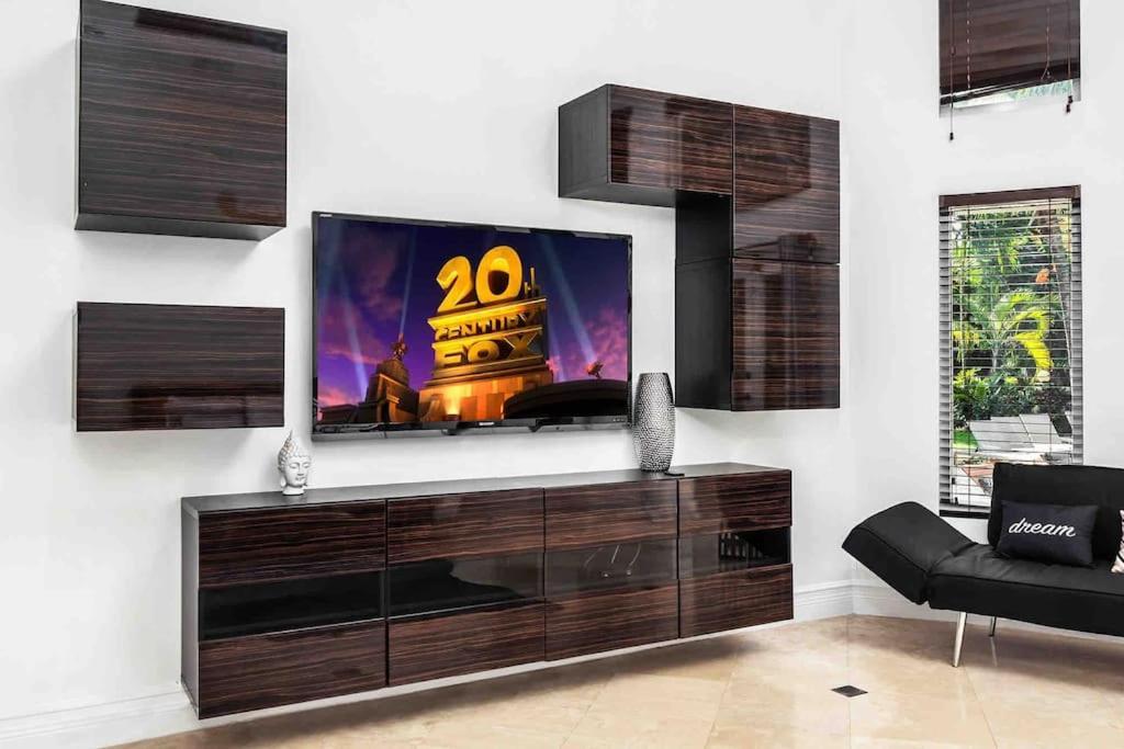 Ferienhaus Sleeps 18 In Shores With Movie Theater / Pool / Jacuzzi *