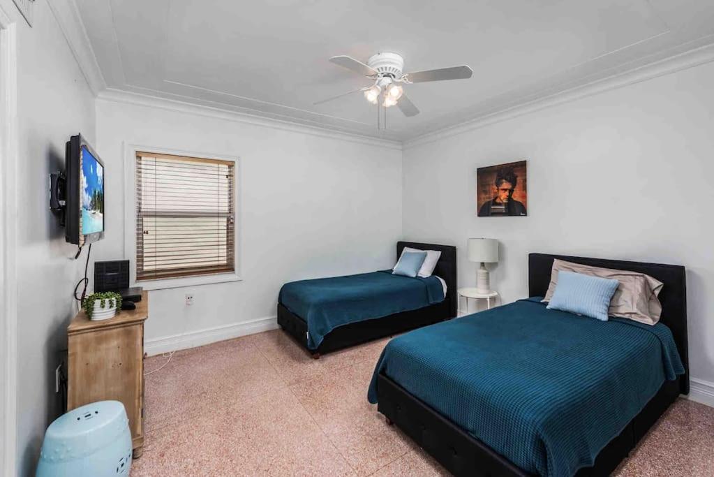Sleeps 18 In Shores With Movie Theater / Pool / Jacuzzi Ferienhaus *