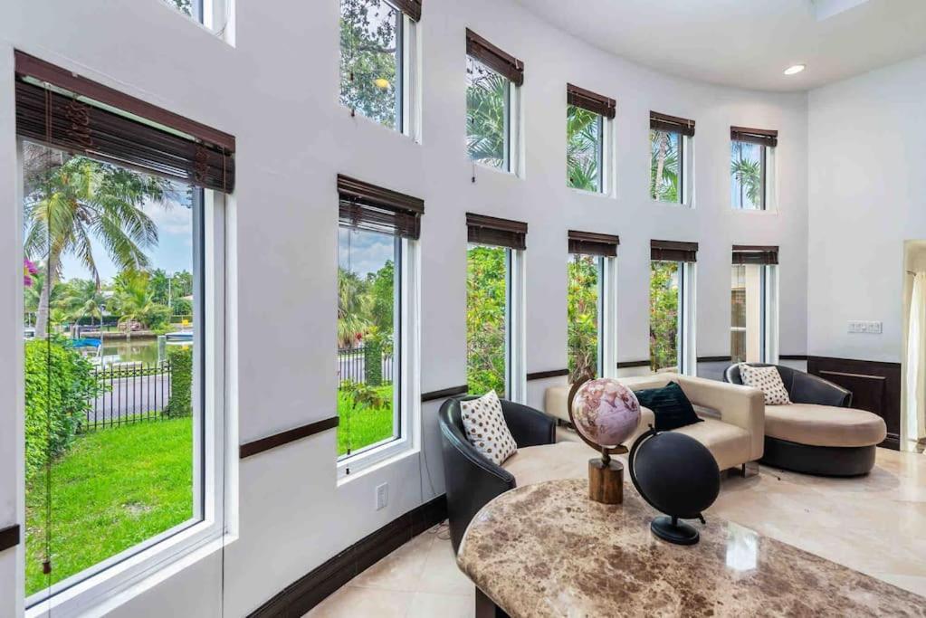 Sleeps 18 In Shores With Movie Theater / Pool / Jacuzzi Ferienhaus Miami